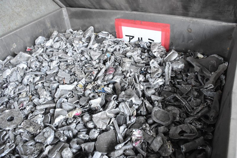 太陽光パネル迫る「大量廃棄」 リサイクル、質か量か 気をもむ業者