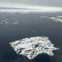 到着間近の機上で上川陽子前外相が撮影したグリーンランドの風景＝提供写真
