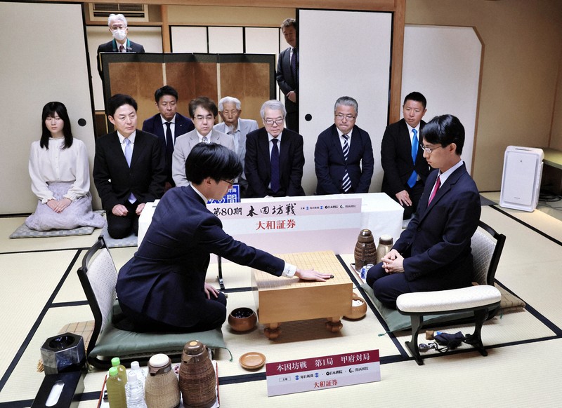 一力本因坊と芝野十段、序盤はともに早い着手続く 本因坊戦第1局