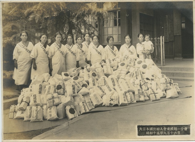 大阪空襲の資料、新宿で展示 当時の写真など 記憶継承の一助に | 毎日新聞