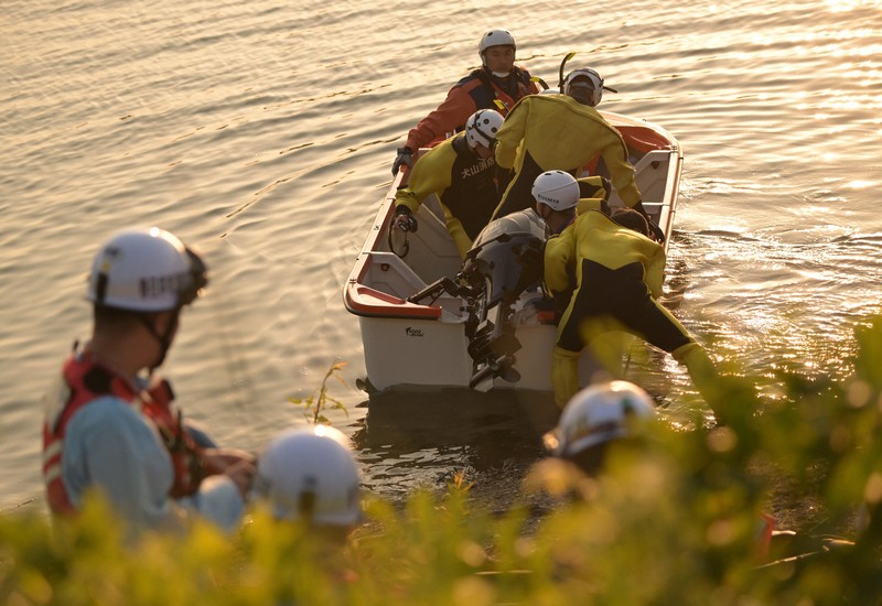 機体の一部が水しぶきと」 空自機墜落、目撃者語る一部始終 | 毎日新聞