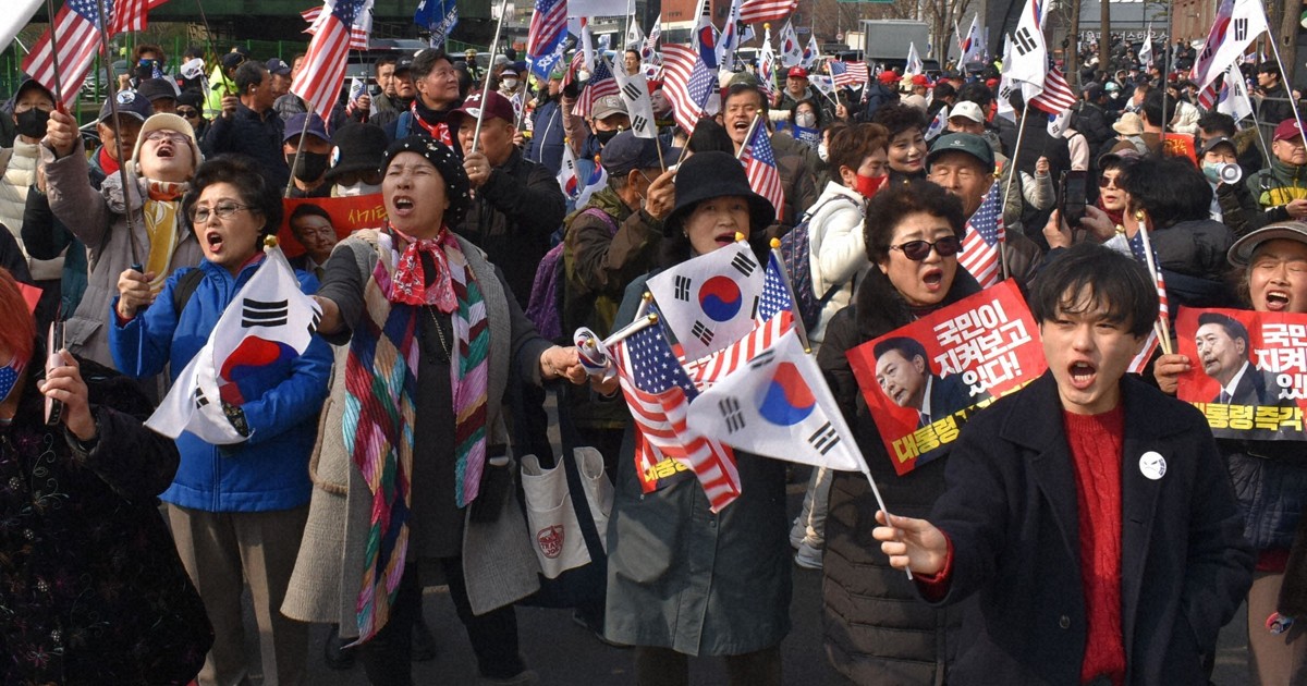 24色のペン：息子が極右YouTubeを 教育学者の母が考えたこと＝日下部元