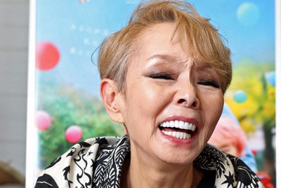 インタビューに答える主演の研ナオコ＝大阪市北区で2025年4月30日、村田貴司撮影
