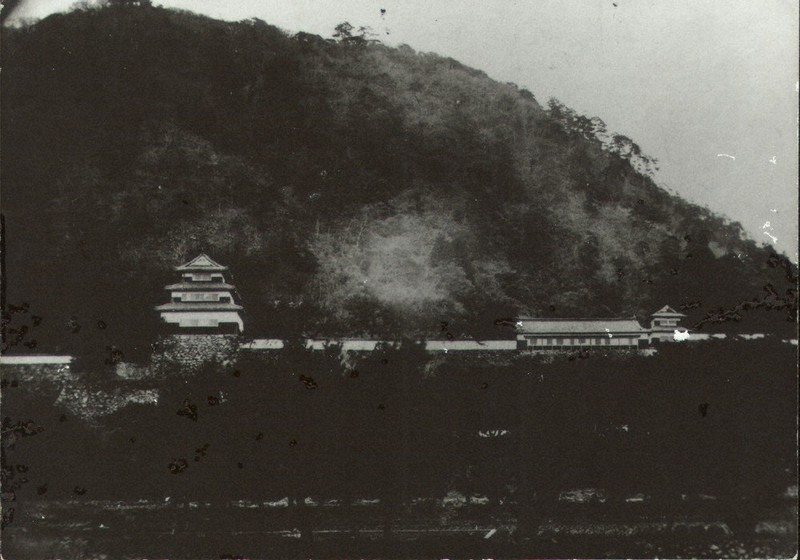 鳥取城 中ノ御門 150年ぶり再建 「渡櫓門」完成 江戸期の建築細部まで
