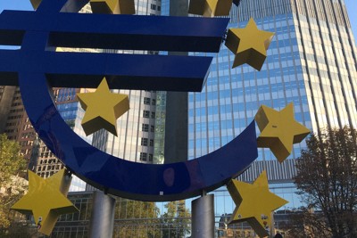 ドイツ西部フランクフルトにあるユーロマーク＝2017年10月27日、三沢耕平撮影
