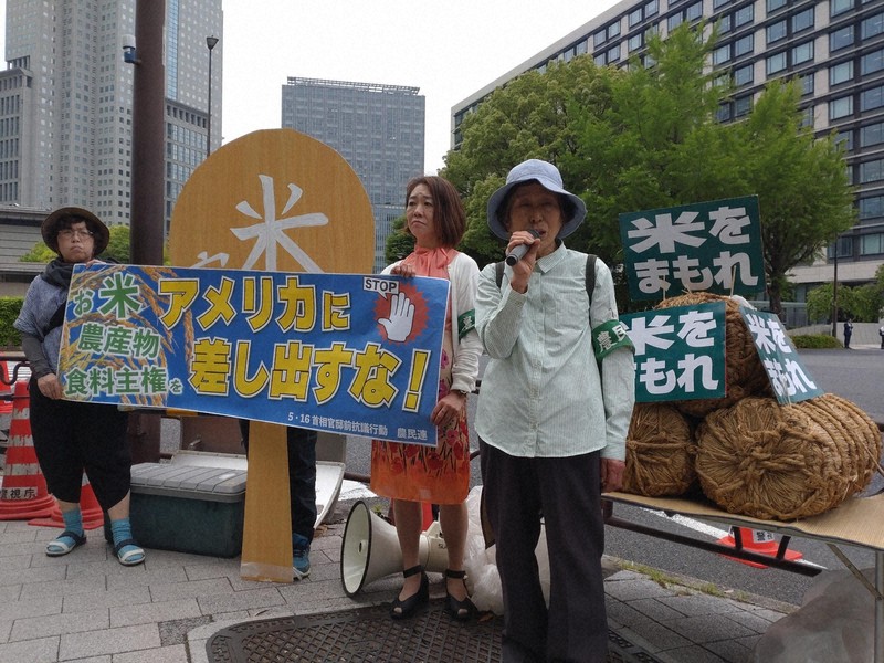 抗議行動で生産者の厳しい現状を訴える高橋マス子さん＝東京都千代田区で2025年5月16日午後0時45分、東海林智撮影