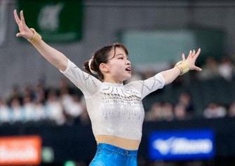 杉原愛子、10年ぶり優勝 岸里奈も世界選手権へ 体操NHK杯 | 毎日新聞