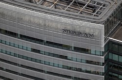 日産の社外取締役全員の留任が決まり「業績悪化に責任はないのか」との批判がくすぶる。写真は日産自動車グローバル本社＝横浜市西区で2025年5月15日、本社ヘリから平川義之撮影
