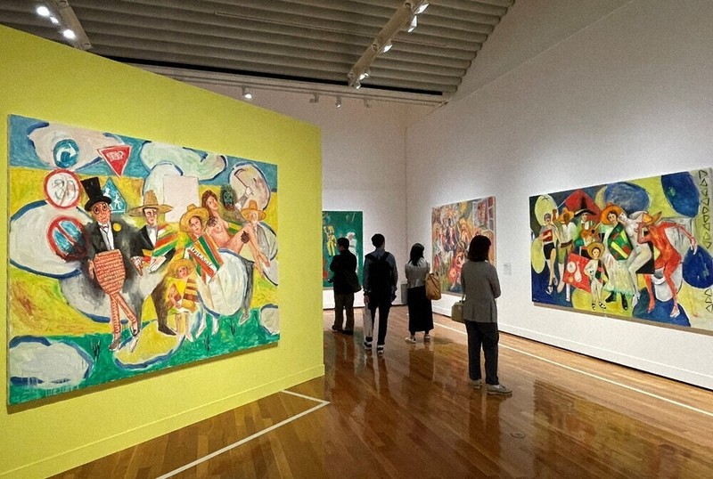 止まらぬ筆とイメージ 東京・世田谷で「横尾忠則 連画の河」展 | 毎日新聞