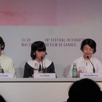 第78回カンヌ国際映画祭で「ルノワール」の公式記者会見に臨んだ（左から）水野詠子プロデューサー、石田ひかり、鈴木唯、早川千絵監督、リリー・フランキー＝フランス・カンヌで2025年5月18日、勝田友巳撮影
