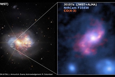 ジェームズ・ウェッブ宇宙望遠鏡などがとらえたモンスター銀河「J0107a」のガスの分布状況（右）と、周辺の天体の様子（左）＝米航空宇宙局など提供