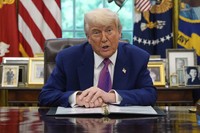 トランプ氏は米イラン核協議の交渉期間を2カ月とした上で、合意に達しなかった場合は軍事攻撃も辞さない考えを示した＝ホワイトハウスで2025年5月20日、AP