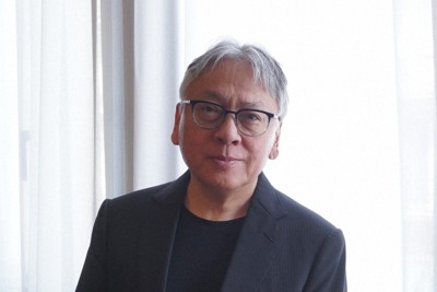 自著を映画化した「遠い山なみの光」が出品され第78回カンヌ国際映画祭を訪れたカズオ・イシグロさん＝フランス・カンヌで2025年5月17日午後5時32分、勝田友巳撮影
