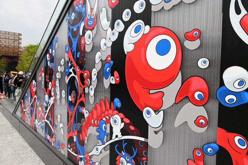 万博ロゴマークの一部を基にデザインされた「こみゃく」＝大阪市此花区で2025年4月25日、大西岳彦撮影