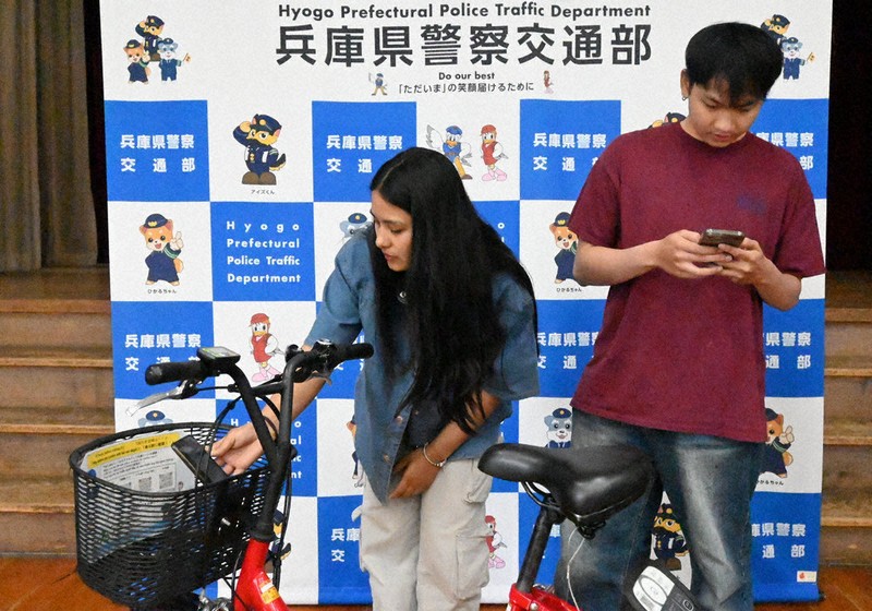 自転車のルール、3カ国語でクイズ レンタサイクルに掲示 神戸 ／兵庫
