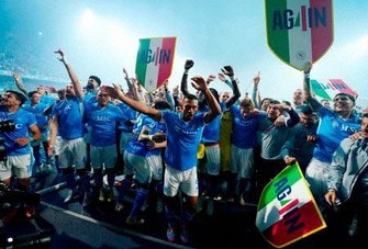 ナポリが2季ぶり4度目の優勝 サッカーイタリア1部リーグ | 毎日新聞