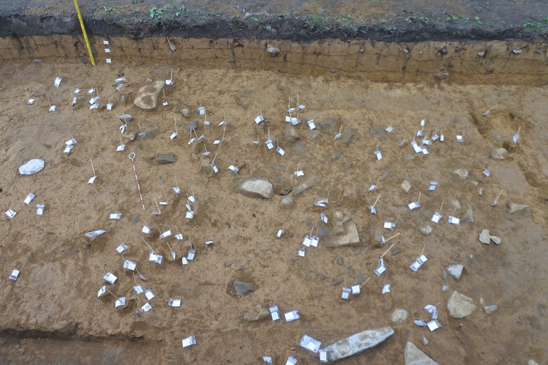 冠遺跡で4万2300年前の石器群出土 人類の日本到達時期に一石か | 毎日新聞