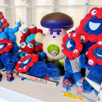 盗難被害のバルト館にミャクミャク続々 新たなフォトスポットに [写真