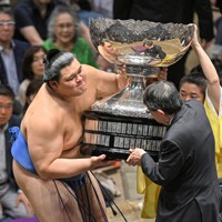 大相撲夏場所千秋楽 大の里が2場所連続優勝し横綱昇進へ [写真特集1/27