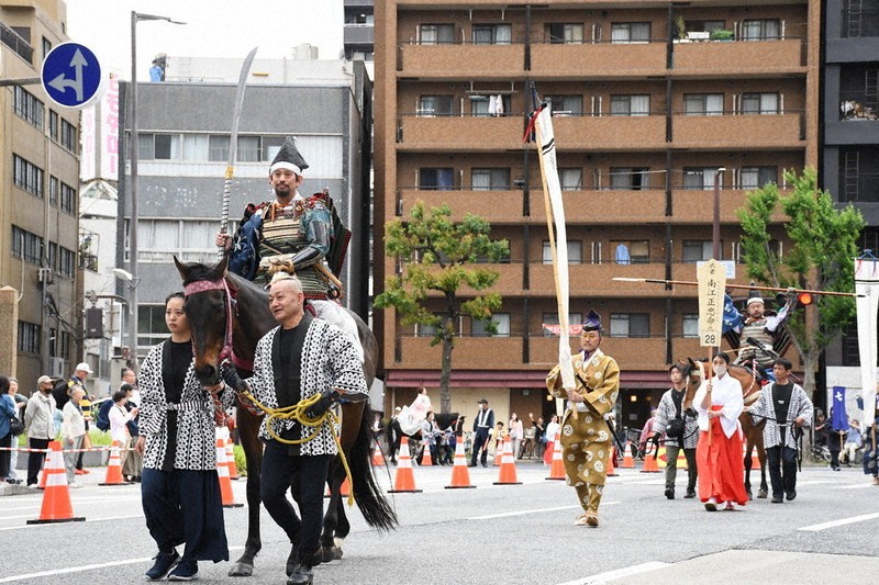 堂々と400人街練り歩き 7年ぶり 楠公武者行列 神戸 ／兵庫 | 毎日新聞