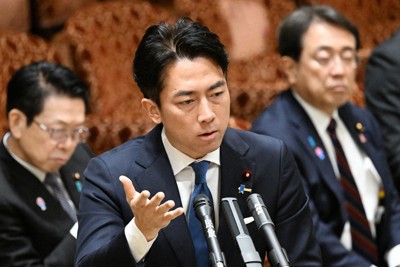 参院決算委員会で立憲民主党・古賀之士氏の質問に答弁する小泉進次郎農相＝国会内で2025年5月26日午後1時12分、平田明浩撮影