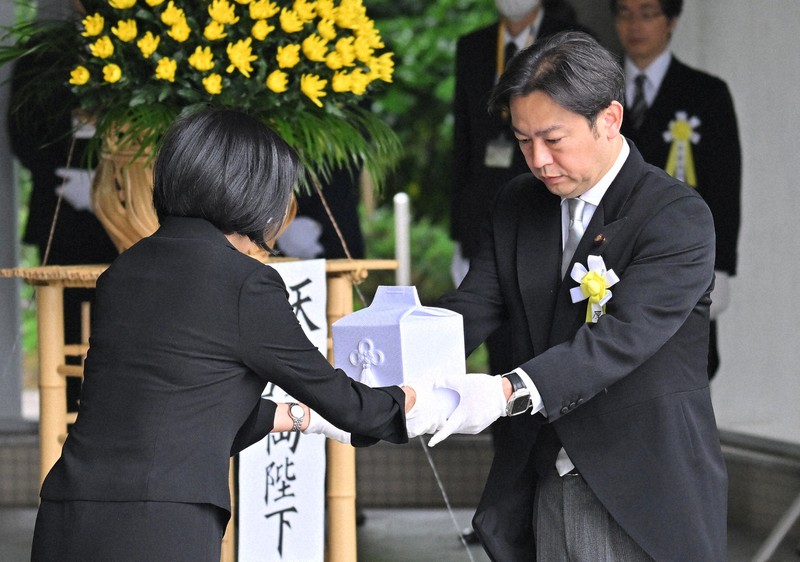 身元不明の戦没者の368柱を納骨 東京・千鳥ケ淵で拝礼式 | 毎日新聞