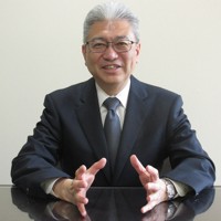 浅野学園中学・高校の古梶裕之校長＝横浜市神奈川区で2025年4月17日、岡田英撮影