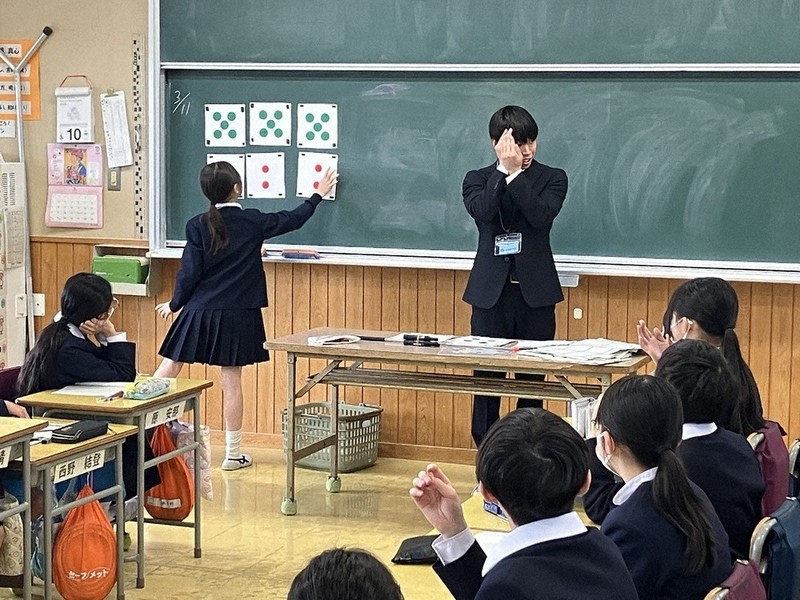 こんな授業、受けたいな 算数「つかみ」はマジックで 高知大・矢田講師