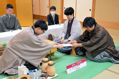 将棋：第83期名人戦 第5局 じりじりした中盤戦 | 毎日新聞