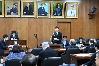 読む政治：28年ぶりの夫婦別姓法案審議入り 参院選にらむ与野党の狙い