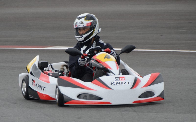 トヨタ、親子で乗れるレーシングカート開発 価格は従来の4分の1 | 毎日新聞