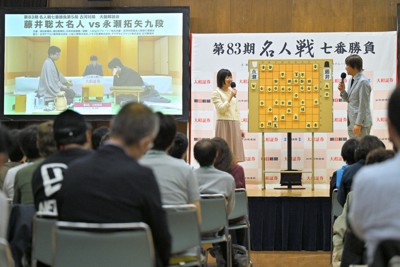 解説者泣かせ」白熱対局 大盤解説ファンもドキドキ 名人戦第5局