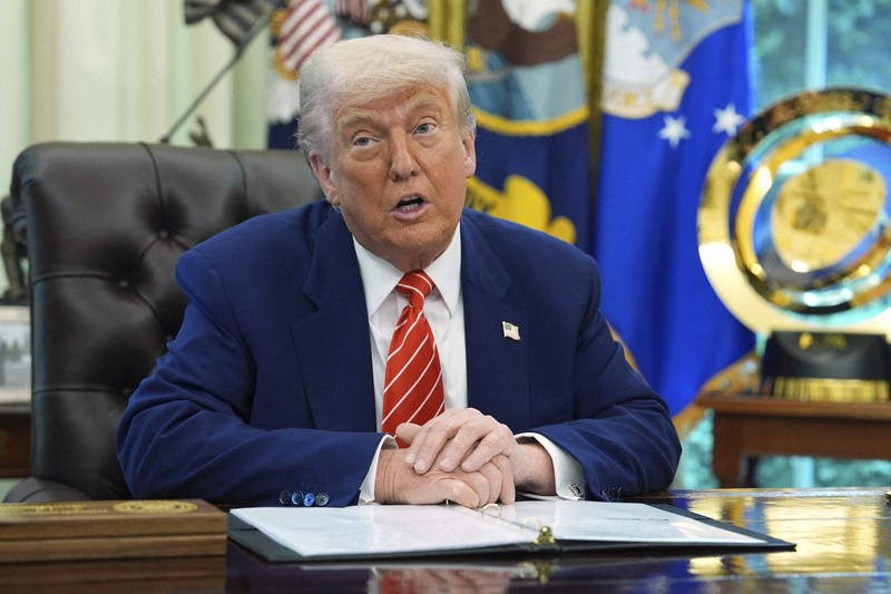 米ホワイトハウスで開いたイーロン・マスク氏との記者会見で話すトランプ大統領＝2025年5月30日、AP