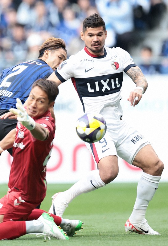 レオセアラのゴールで首位の鹿島が勝利 サッカーJ1 ガ大阪－鹿島 [写真