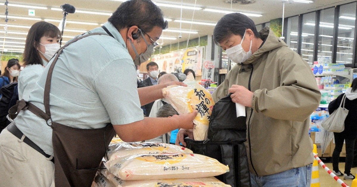 5キロ2000円」備蓄米に多くの客 過熱する市場「冷静に」 日本農業法人