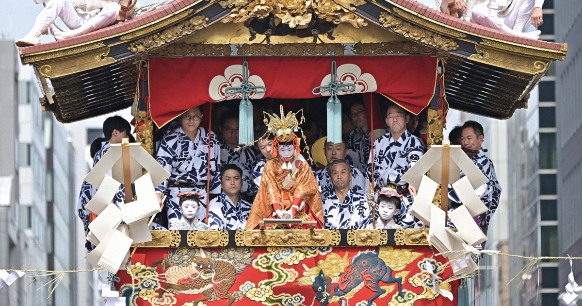 乗馬としめ縄切り楽しみ」 京都・祇園祭の長刀鉾の稚児決まる | 毎日新聞