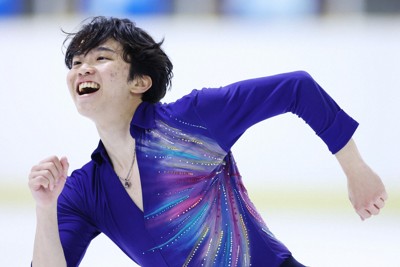 「浪速フィギュアスケートフェスティバル　2025」で演技する友野一希＝大阪市浪速区で2025年5月17日、前田梨里子撮影