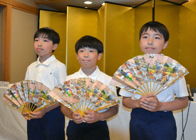 親子2代で重責担う 祇園祭・長刀鉾 稚児に久保さん ／京都 | 毎日新聞