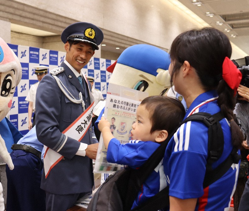 マリノスの朴一圭選手が呼びかけ 神奈川県警が痴漢撲滅キャンペーン
