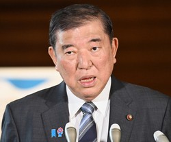 米国との関税交渉を受けた記者の質問に答える石破茂首相＝首相官邸で2025年5月2日、平田明浩撮影