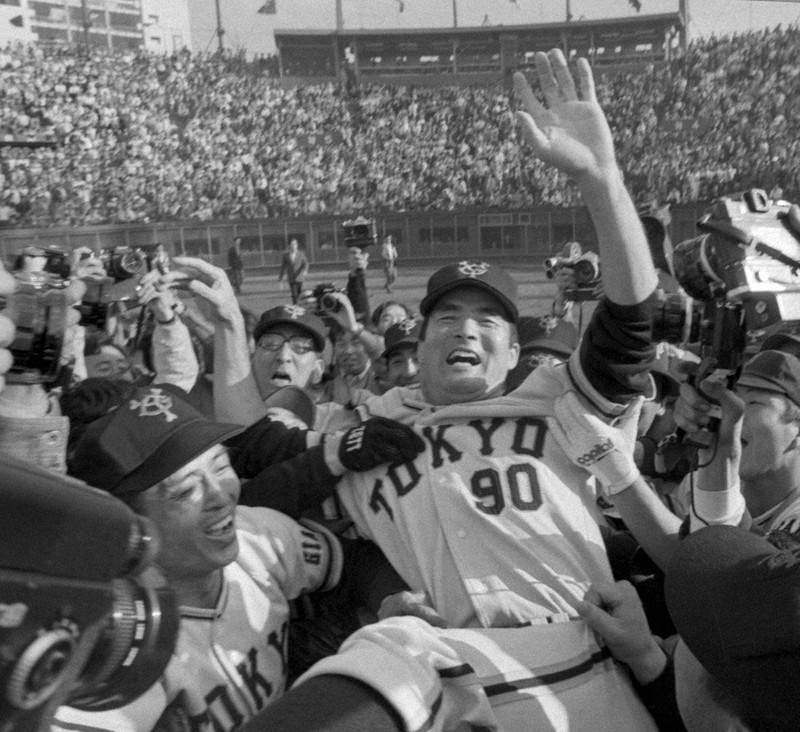 長嶋胴上げ写真 1994年巨人優勝 下敷き 長嶋茂雄さん死去 背番号3 永久
