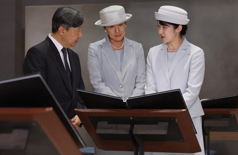 天皇ご一家沖縄訪問 「語り部」と交流、平和の大切さかみしめ | 毎日新聞