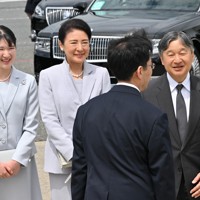天皇ご一家が沖縄訪問 国立沖縄戦没者墓苑で供花 [写真特集18/18