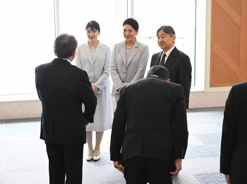 天皇ご一家が沖縄訪問 国立沖縄戦没者墓苑で供花 [写真特集18/18
