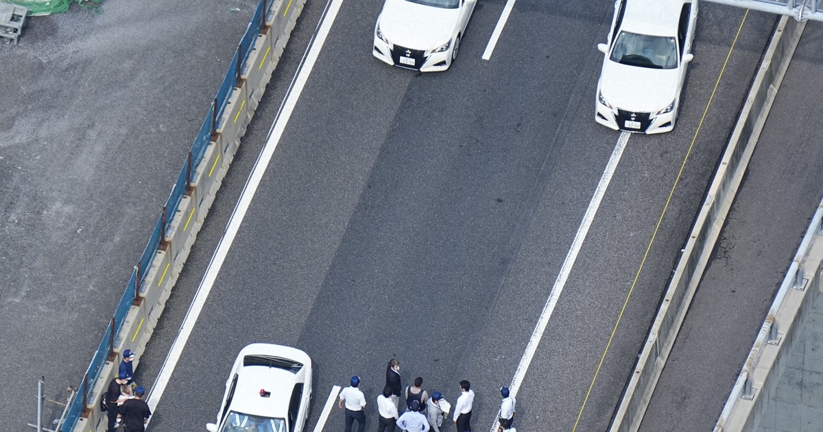 新名神逆走 道路を封鎖して実況見分 [写真特集1/5] | 毎日新聞