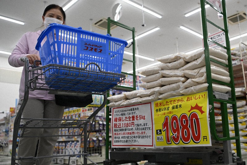 備蓄米の店頭販売開始 安さ優先、農家困惑 経営安定の流れに逆行