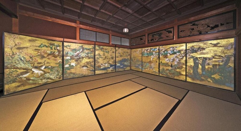 絢爛豪華、150年ぶり「再会」 青森の旧家と大英博物館のふすま絵2組