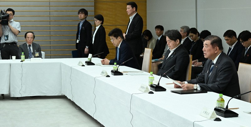 経済財政諮問会議で発言する石破茂首相（右端）。左端は日銀の植田和男総裁＝首相官邸で2025年6月6日午後5時39分、平田明浩撮影