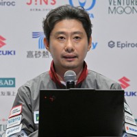 記者会見で着陸船「レジリエンス」による月面着陸に失敗したと明らかにする宇宙ベンチャー「ispace」の袴田武史CEO＝東京都千代田区で2025年6月6日午前9時10分、新宮巳美撮影