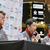 記者会見で月面着陸に失敗したと明らかにする宇宙ベンチャー「ispace」の（左から）氏家亮CTO、袴田武史CEO、野崎順平CFO＝東京都千代田区で2025年6月6日午前9時21分、新宮巳美撮影